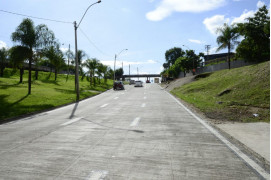 Pavimento em concreto: primeira etapa da avenida 1º de Agosto é concluída e tráfego liberado